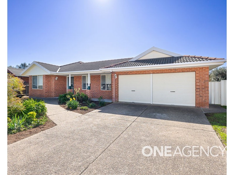 35 LANSDOWNE AVENUE, Lake Albert NSW 2650