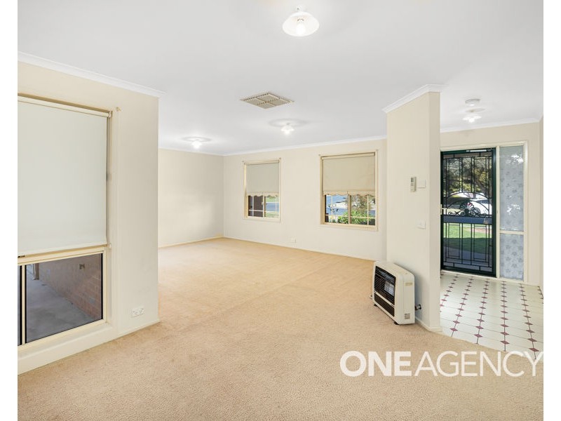 35 LANSDOWNE AVENUE, Lake Albert NSW 2650