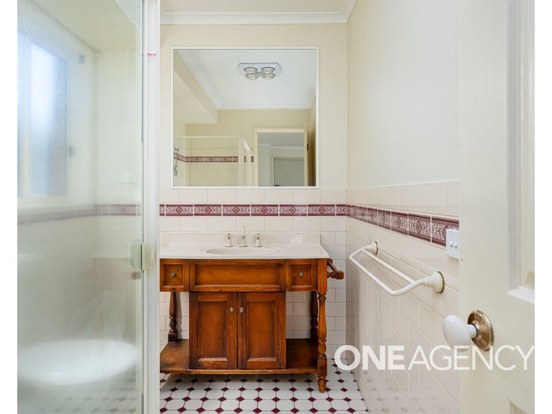 35 LANSDOWNE AVENUE, Lake Albert NSW 2650