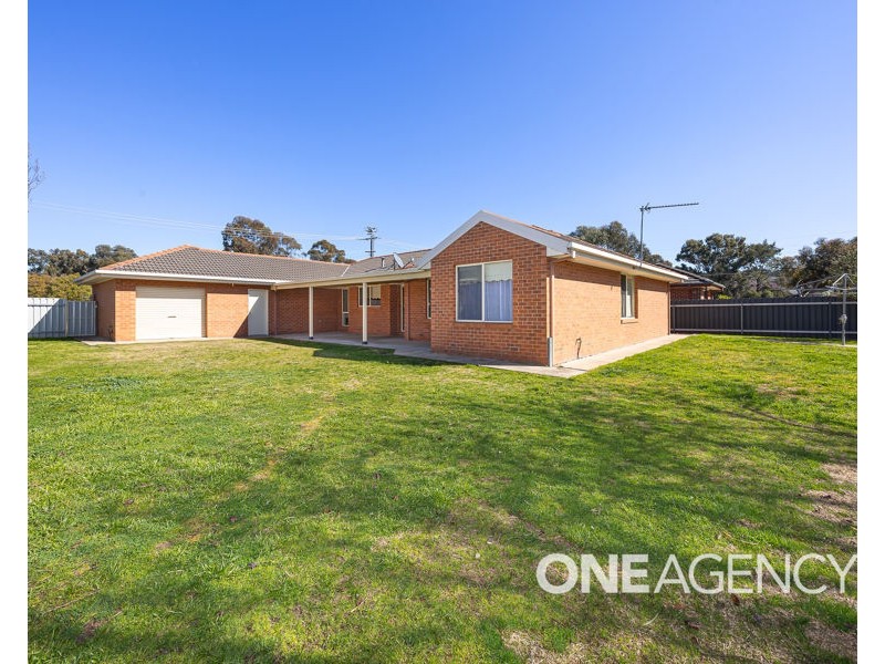 35 LANSDOWNE AVENUE, Lake Albert NSW 2650