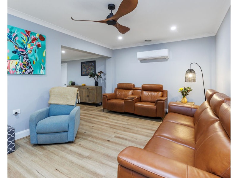 25 LAKE STREET, Lake Albert NSW 2650