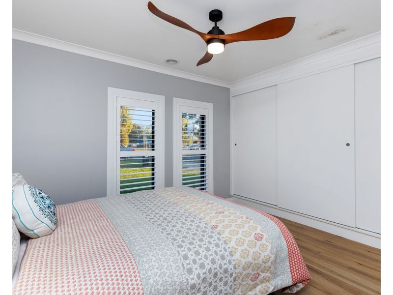 25 LAKE STREET, Lake Albert NSW 2650