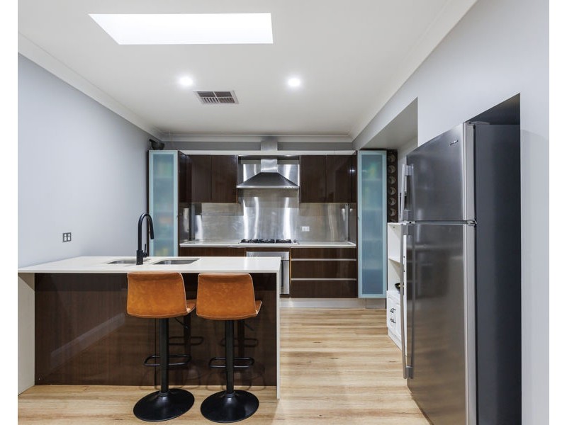 25 LAKE STREET, Lake Albert NSW 2650