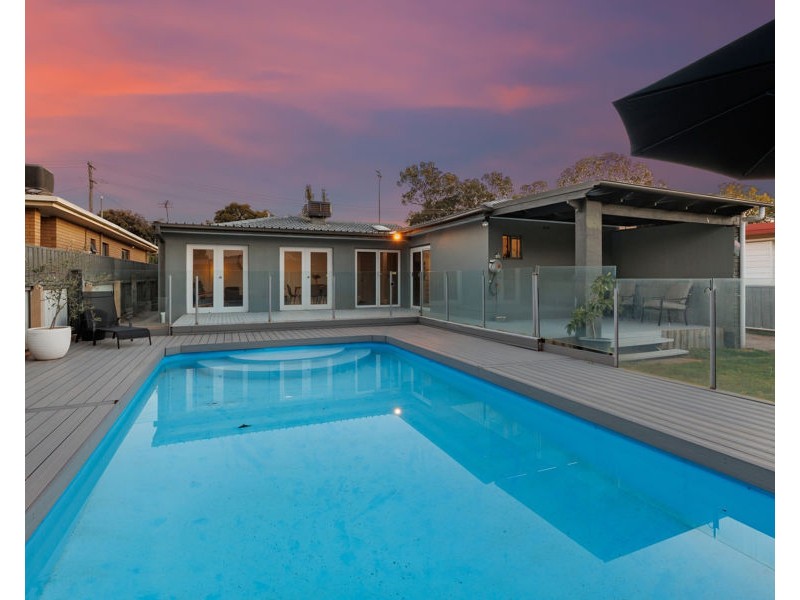 25 LAKE STREET, Lake Albert NSW 2650