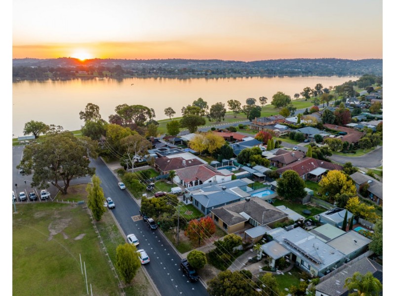 25 LAKE STREET, Lake Albert NSW 2650