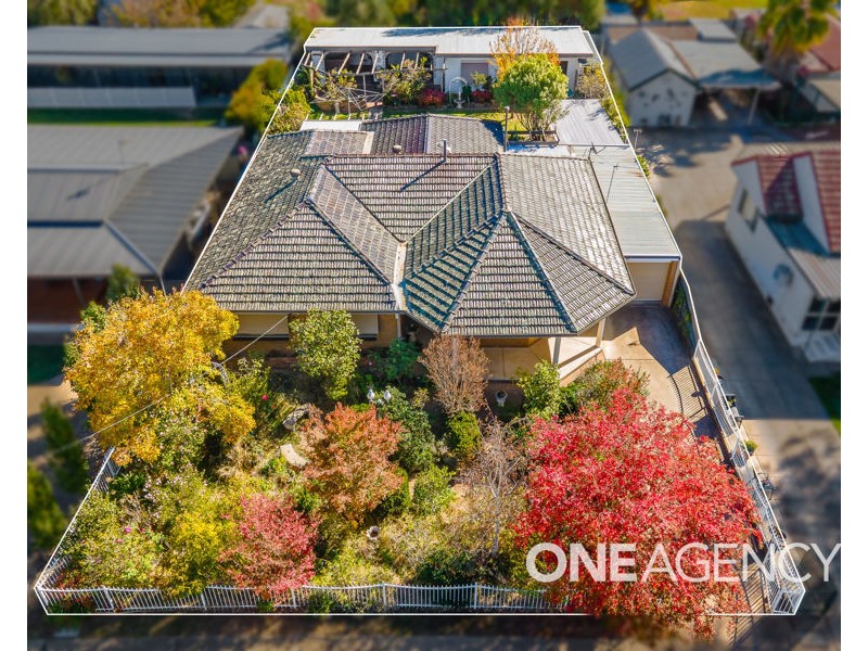 10 PLUMPTON ROAD, Kooringal NSW 2650