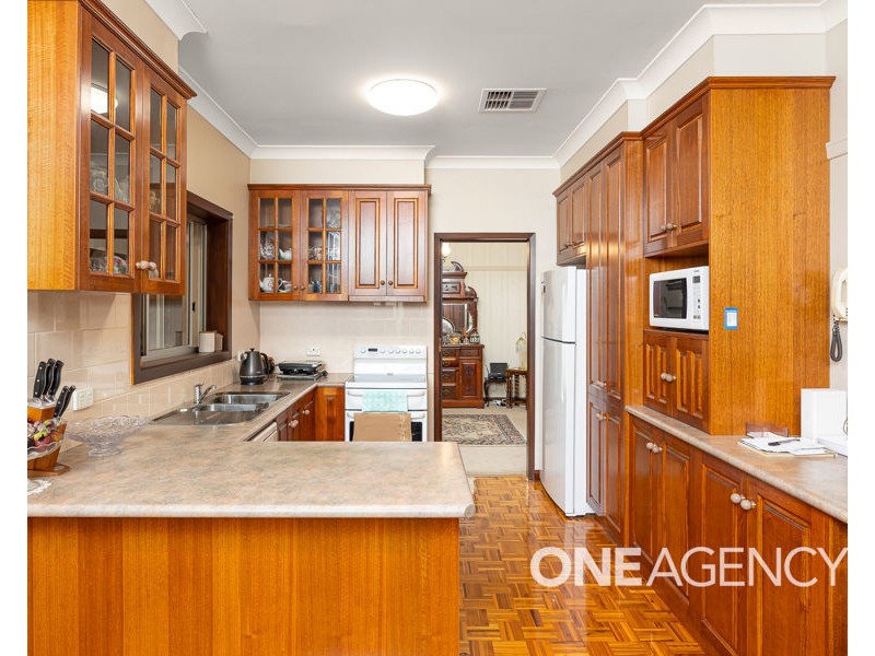 10 PLUMPTON ROAD, Kooringal NSW 2650