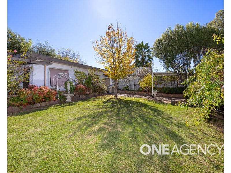 10 PLUMPTON ROAD, Kooringal NSW 2650