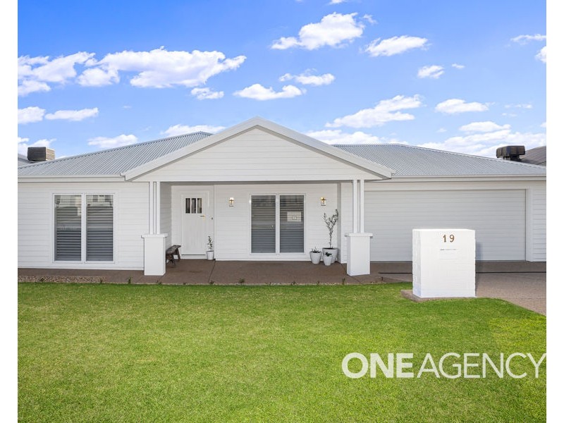 19 DALLAS AVENUE, Gobbagombalin NSW 2650