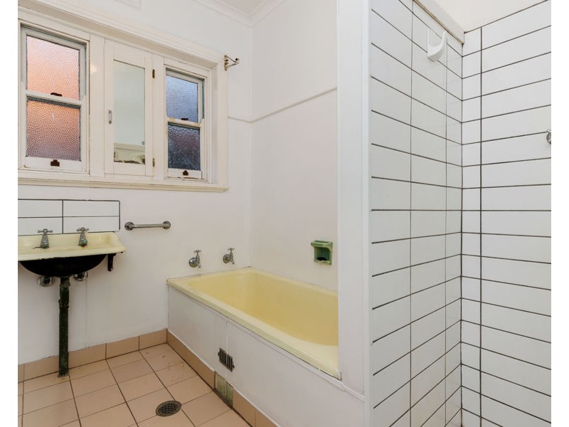 14 BLAMEY STREET, Turvey Park NSW 2650