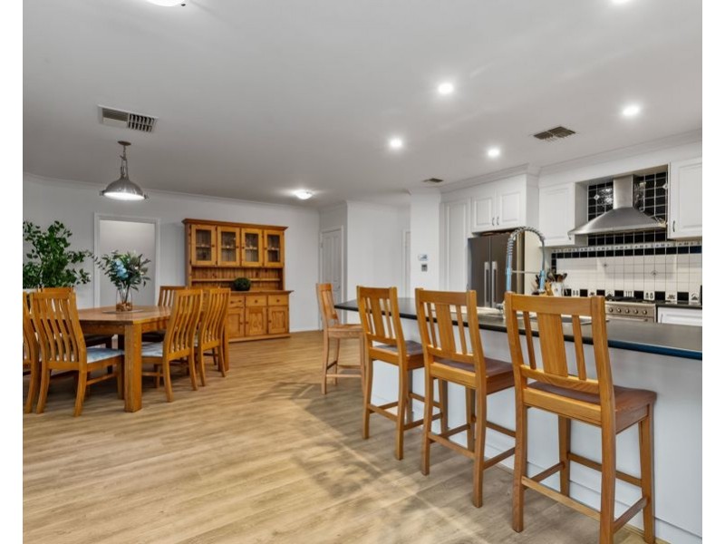 126 YENTOO DRIVE, Glenfield Park NSW 2650