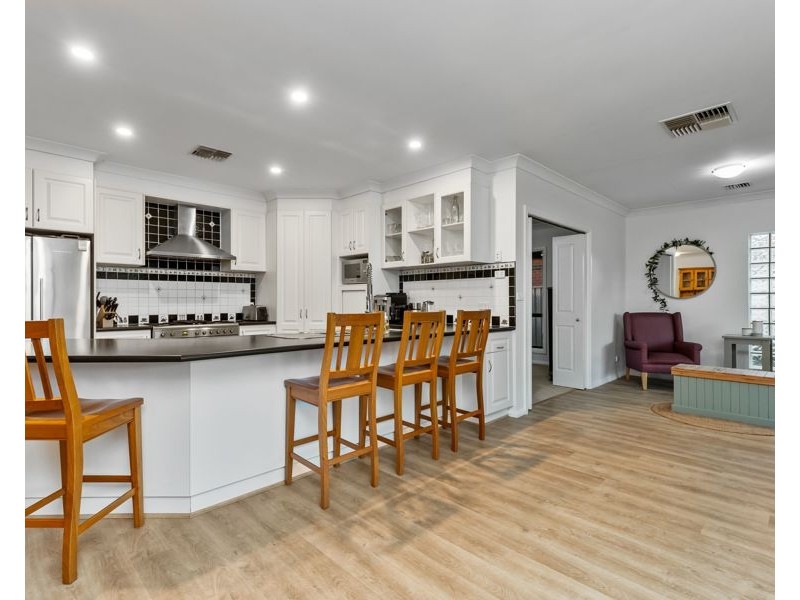 126 YENTOO DRIVE, Glenfield Park NSW 2650