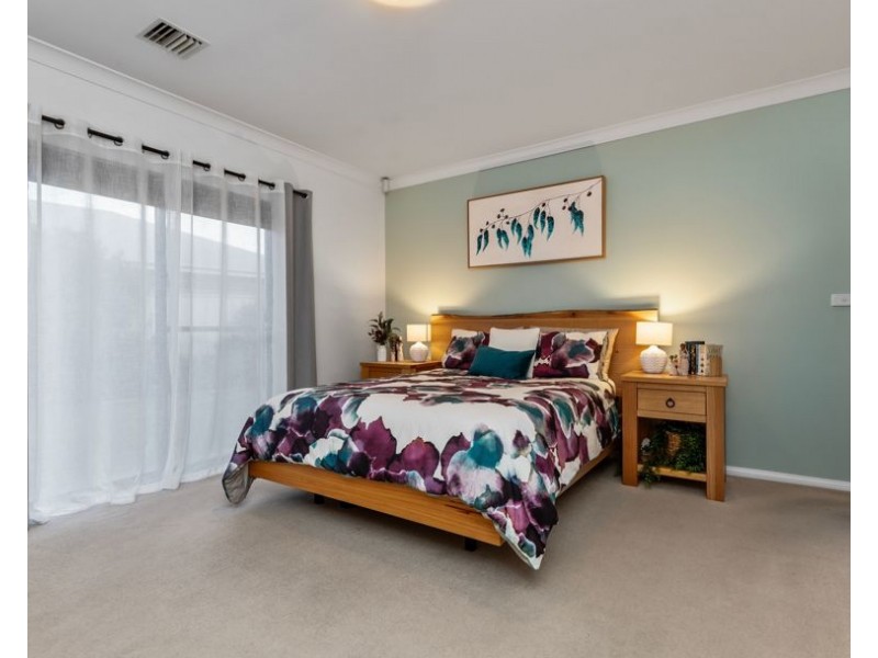 126 YENTOO DRIVE, Glenfield Park NSW 2650