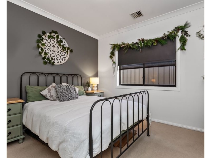 126 YENTOO DRIVE, Glenfield Park NSW 2650