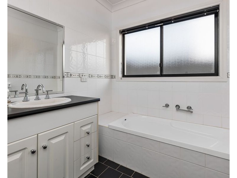 126 YENTOO DRIVE, Glenfield Park NSW 2650