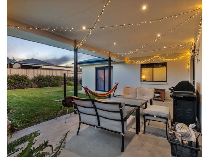 126 YENTOO DRIVE, Glenfield Park NSW 2650