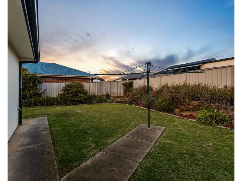 126 YENTOO DRIVE, Glenfield Park NSW 2650
