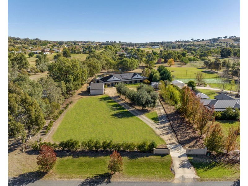 1 CORREA PLACE, Springvale NSW 2650