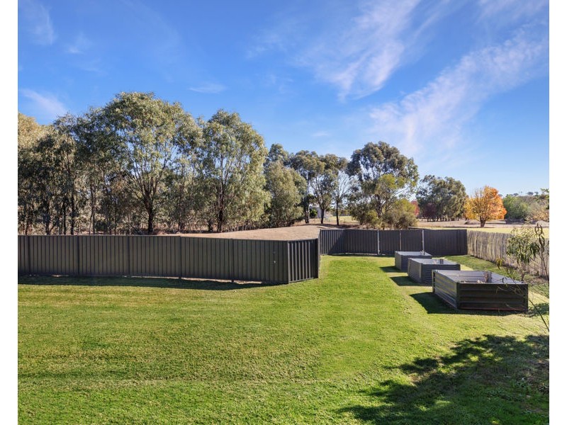 1 CORREA PLACE, Springvale NSW 2650