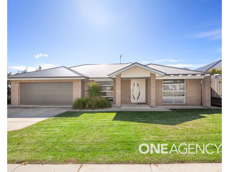 9 CHARLTON STREET, Boorooma NSW 2650
