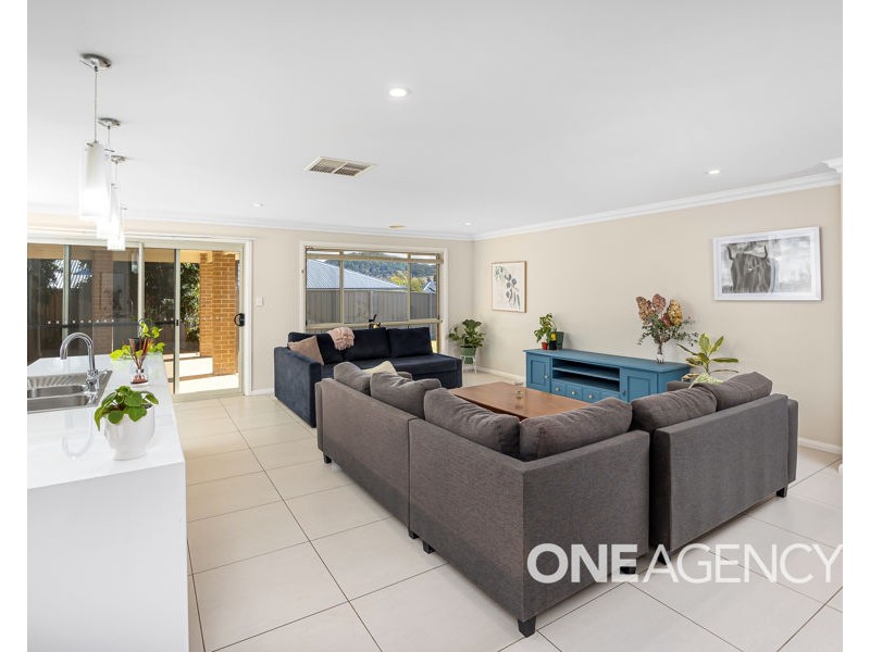 9 CHARLTON STREET, Boorooma NSW 2650