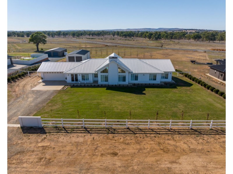 17 SIRIUS WAY, Gumly Gumly NSW 2652