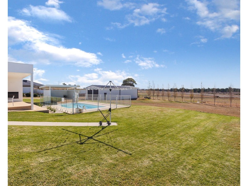 17 SIRIUS WAY, Gumly Gumly NSW 2652