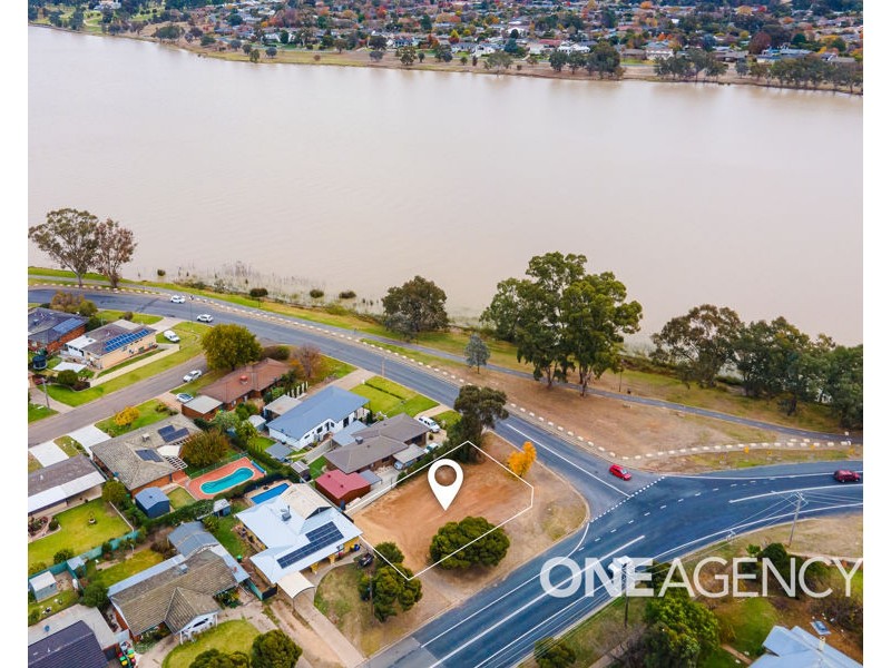 1 EASTLAKE DRIVE, Lake Albert NSW 2650