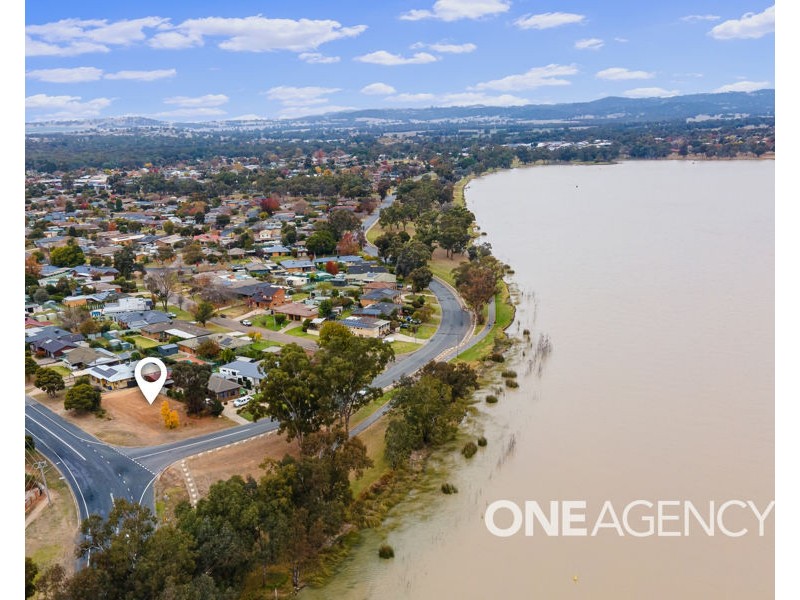 1 EASTLAKE DRIVE, Lake Albert NSW 2650