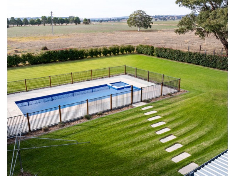 18 DUNNS ROAD, Eunanoreenya NSW 2650