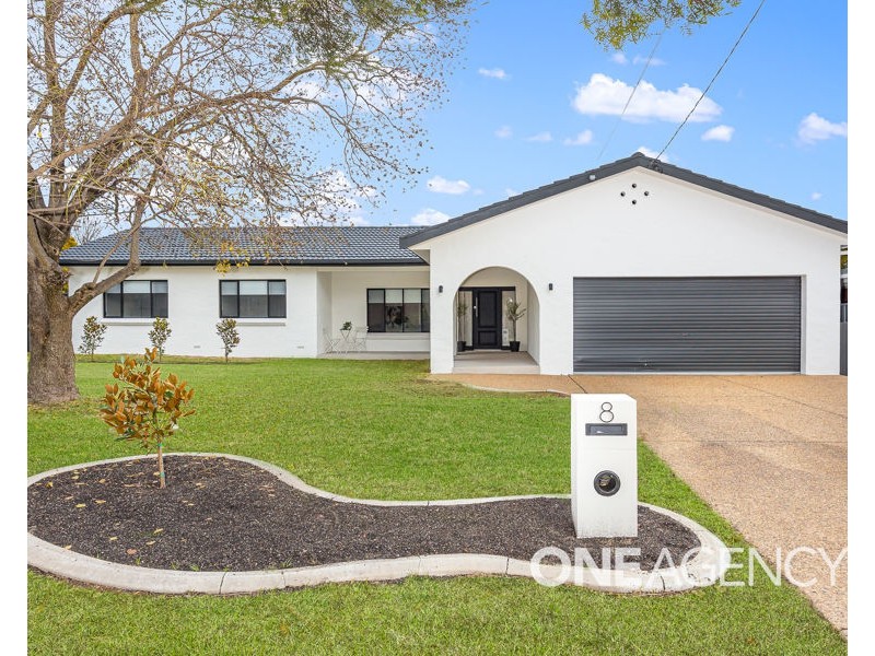 8 AVON AVENUE, Lake Albert NSW 2650