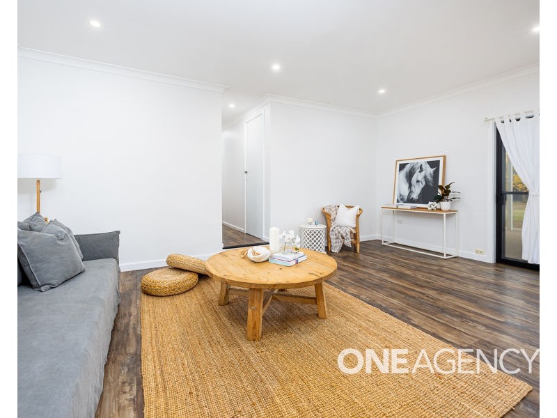 8 AVON AVENUE, Lake Albert NSW 2650