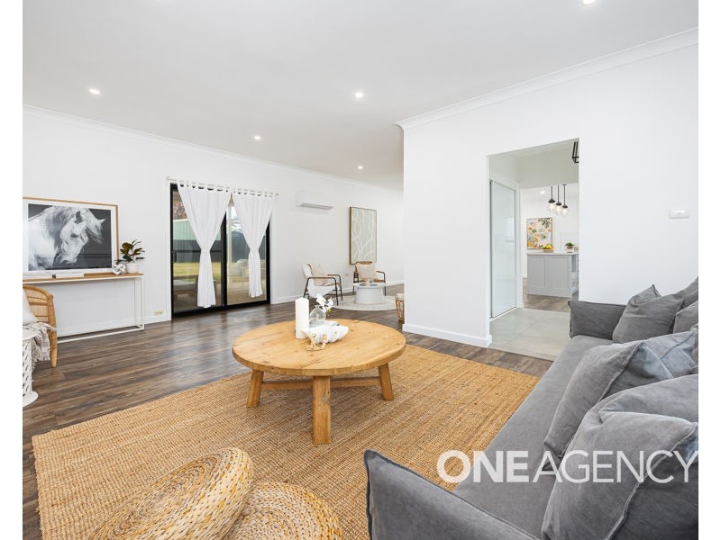 8 AVON AVENUE, Lake Albert NSW 2650