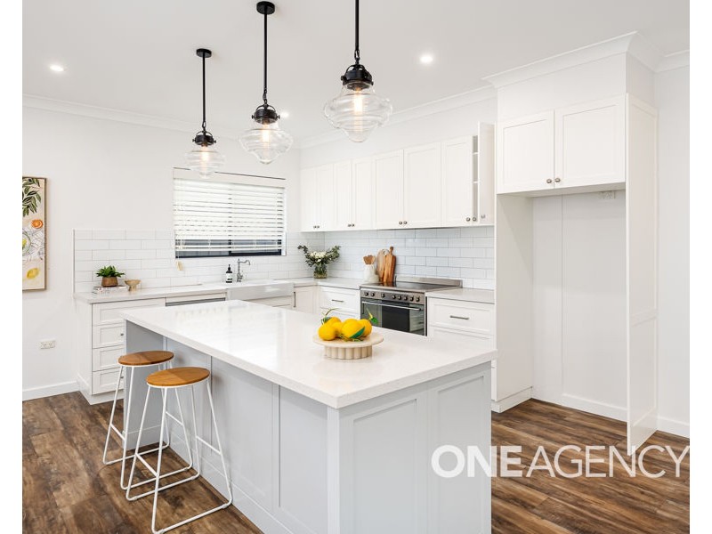 8 AVON AVENUE, Lake Albert NSW 2650