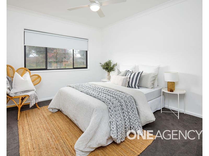 8 AVON AVENUE, Lake Albert NSW 2650