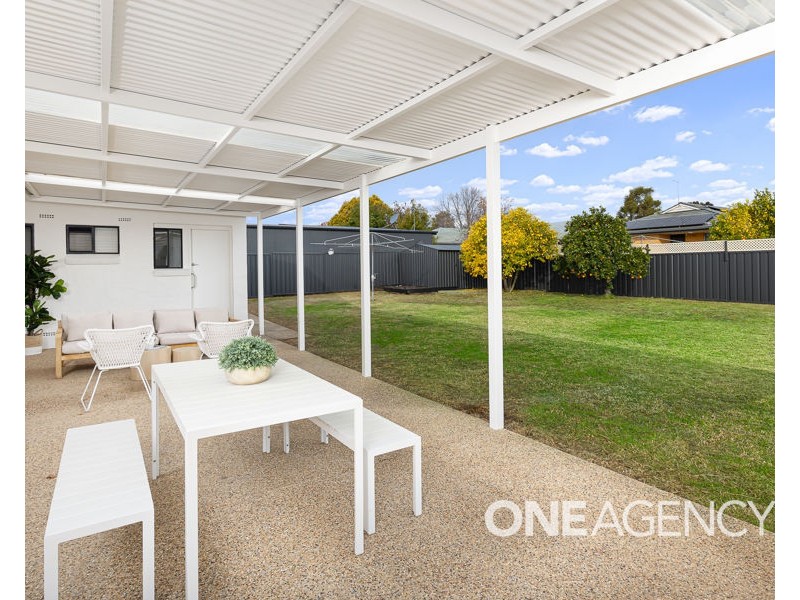 8 AVON AVENUE, Lake Albert NSW 2650