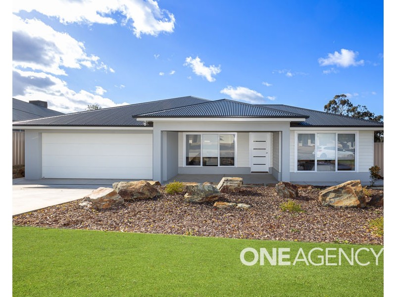 30 BARTON AVENUE, Lloyd NSW 2650