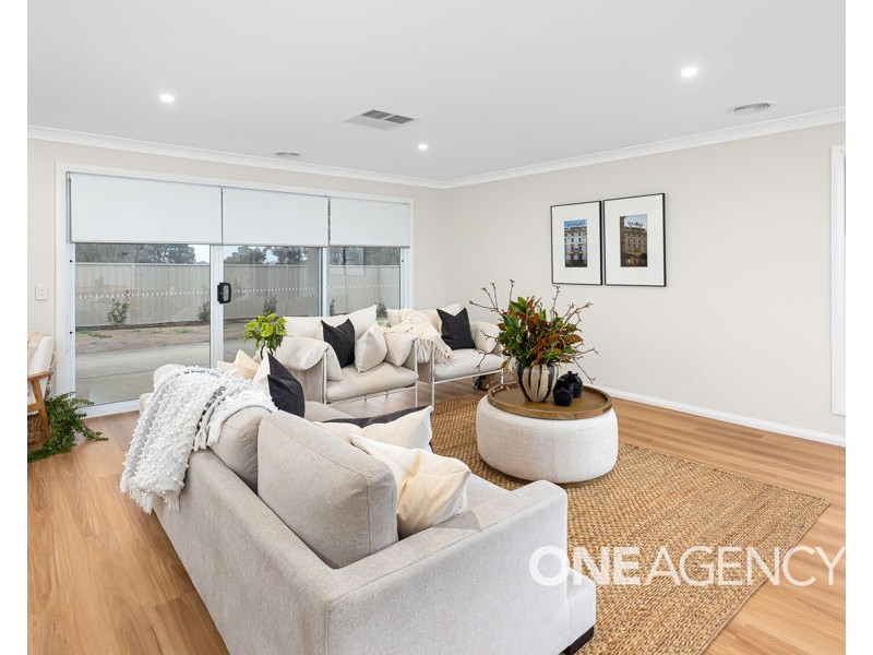 30 BARTON AVENUE, Lloyd NSW 2650