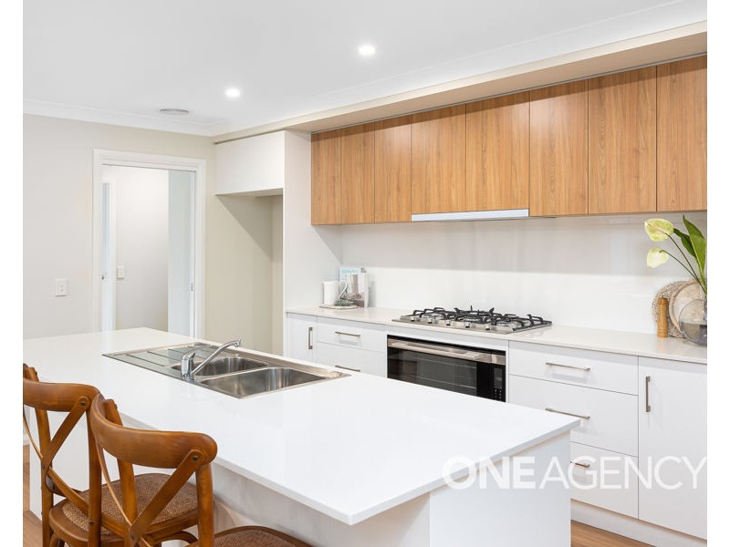 30 BARTON AVENUE, Lloyd NSW 2650