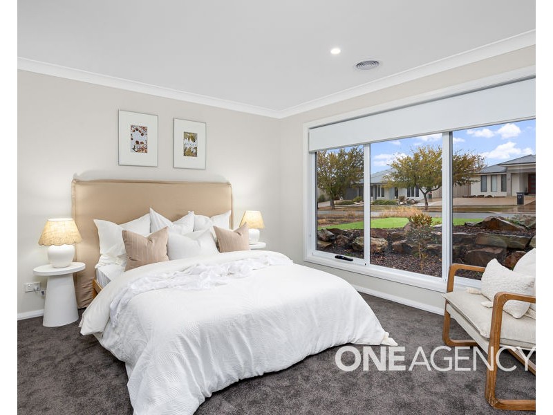 30 BARTON AVENUE, Lloyd NSW 2650