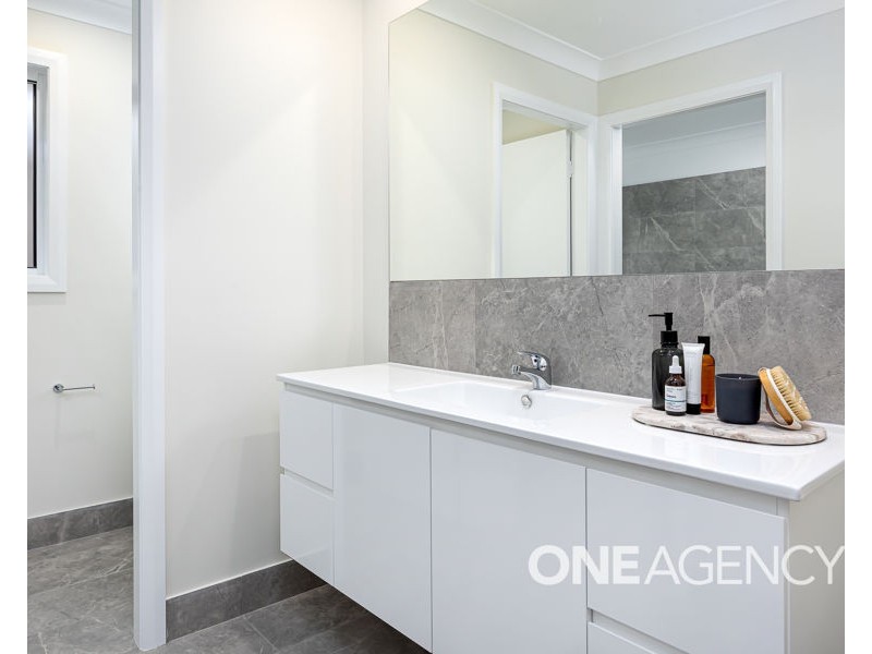 30 BARTON AVENUE, Lloyd NSW 2650