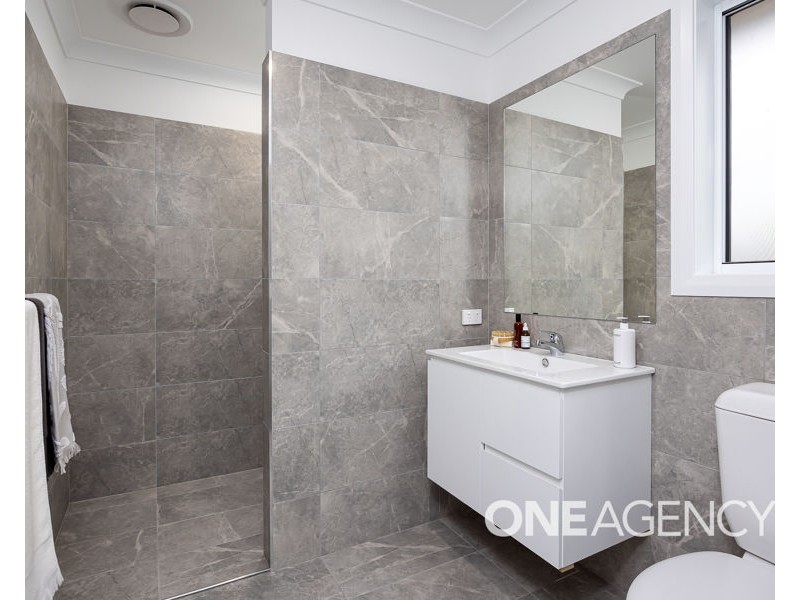 30 BARTON AVENUE, Lloyd NSW 2650