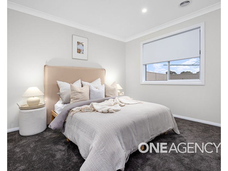 30 BARTON AVENUE, Lloyd NSW 2650