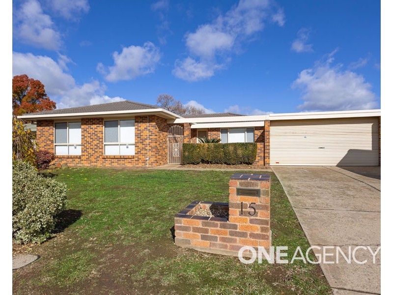 15 YUNGANA PLACE, Glenfield Park NSW 2650