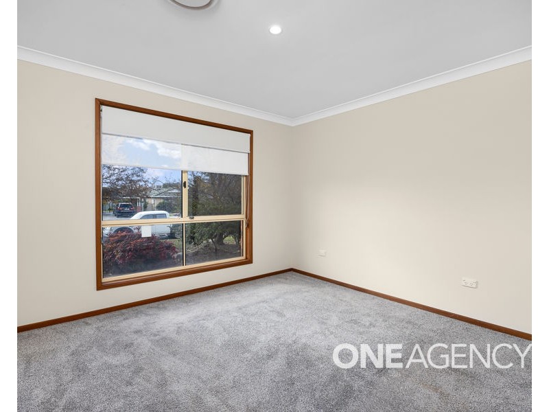 15 YUNGANA PLACE, Glenfield Park NSW 2650