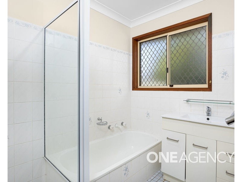 15 YUNGANA PLACE, Glenfield Park NSW 2650