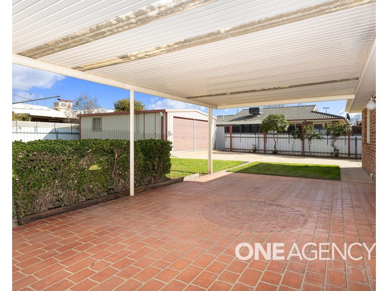 15 YUNGANA PLACE, Glenfield Park NSW 2650