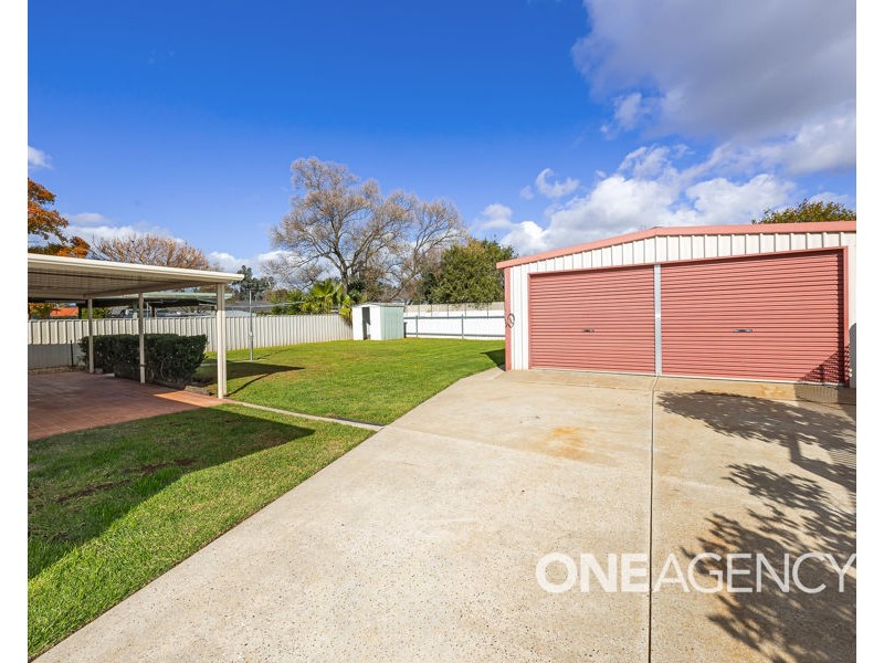 15 YUNGANA PLACE, Glenfield Park NSW 2650