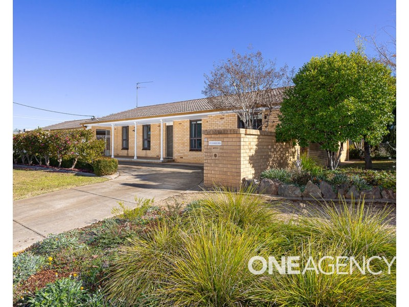 18 OLEANDER CRESCENT, Lake Albert NSW 2650