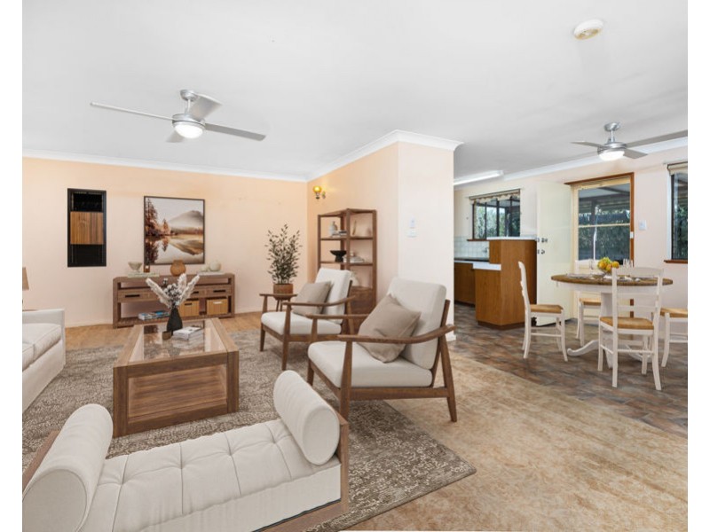 18 OLEANDER CRESCENT, Lake Albert NSW 2650